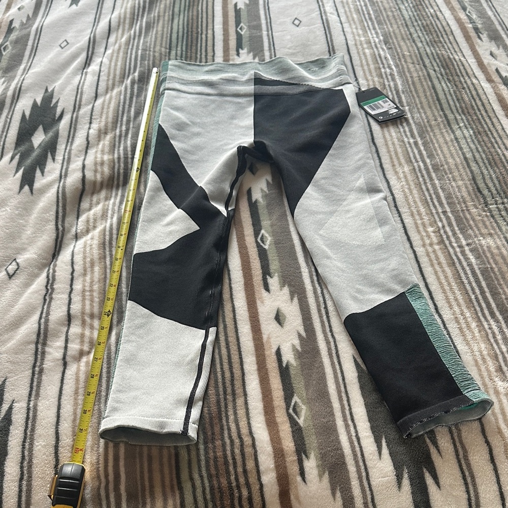 Nike womens Leggings in Black gray green size XL